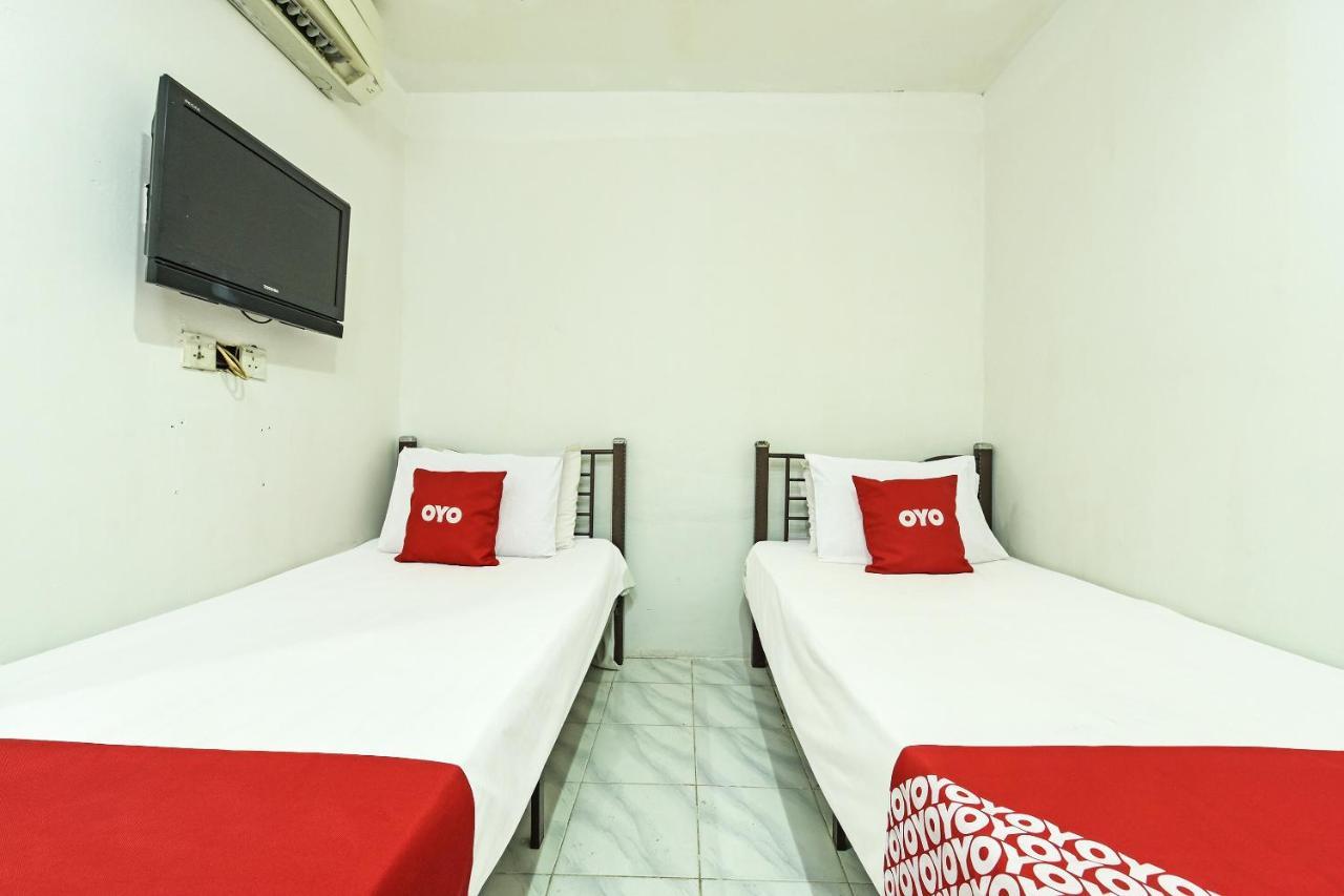 Oyo 90643 Gks Hotel Серембан  Экстерьер фото