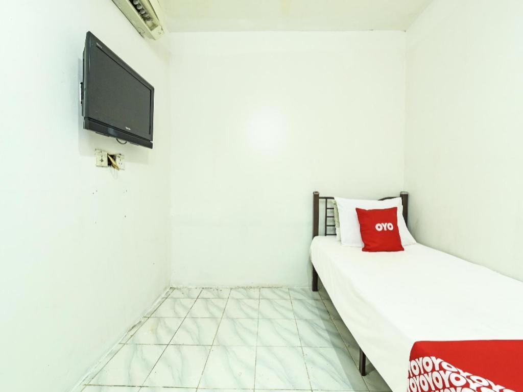Oyo 90643 Gks Hotel Серембан  Экстерьер фото