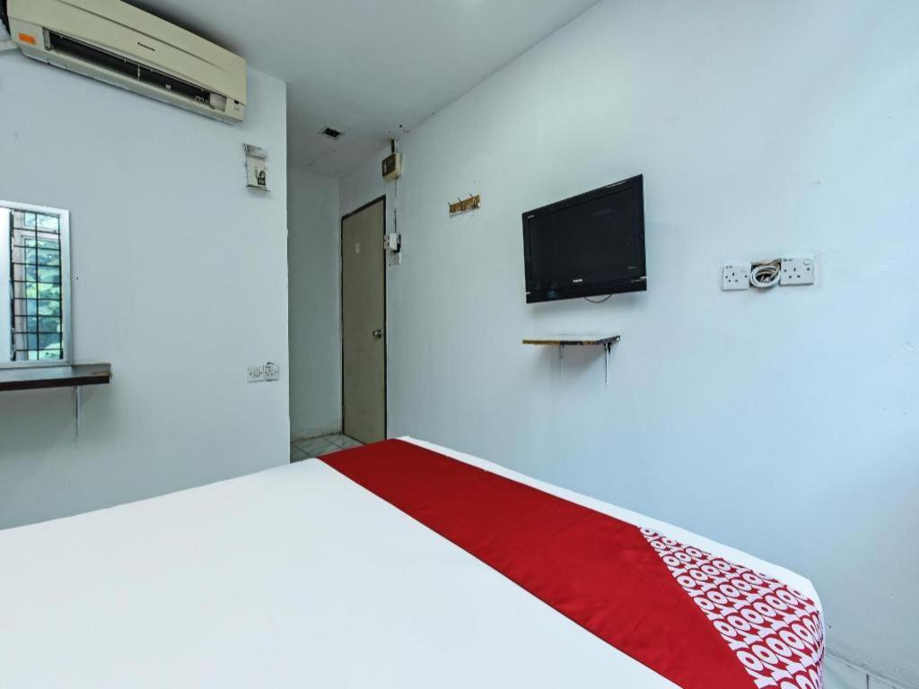 Oyo 90643 Gks Hotel Серембан  Экстерьер фото