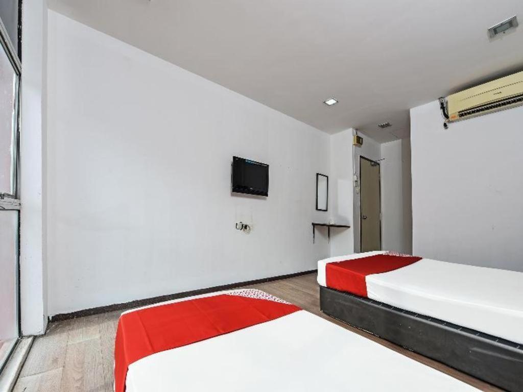 Oyo 90643 Gks Hotel Серембан  Экстерьер фото