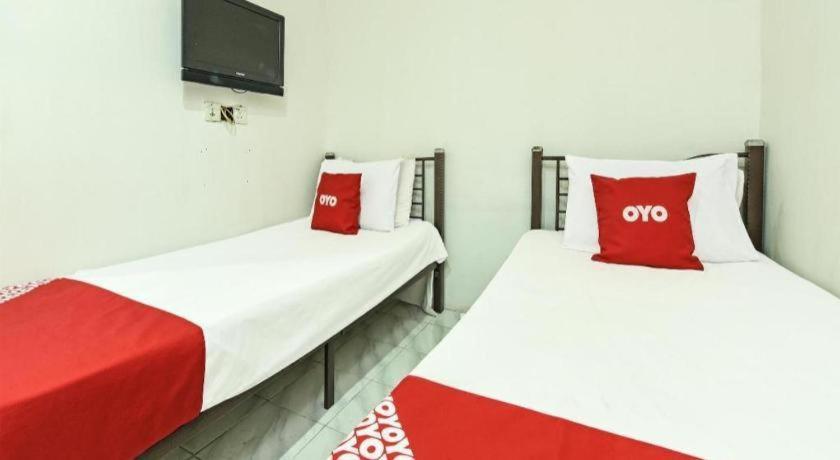 Oyo 90643 Gks Hotel Серембан  Экстерьер фото