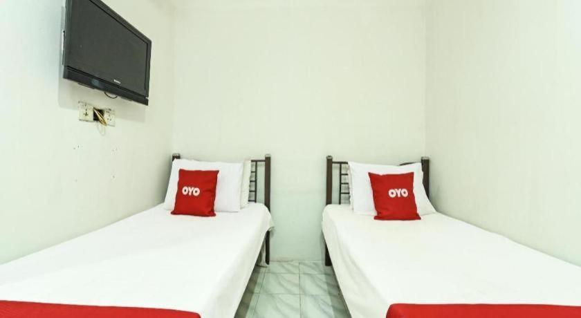 Oyo 90643 Gks Hotel Серембан  Экстерьер фото