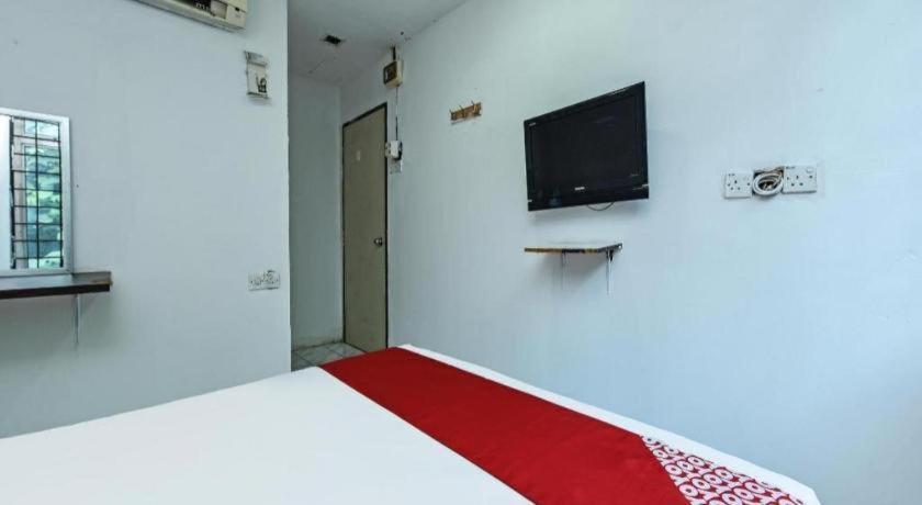 Oyo 90643 Gks Hotel Серембан  Экстерьер фото